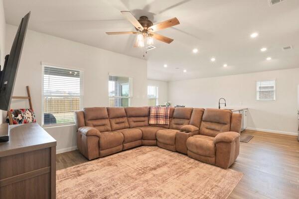 513 Jameson Springtown, TX 76082 - Photo 9 of 34