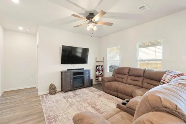 $290,000 | 513 Jameson, Springtown, TX 76082