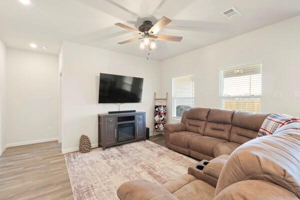 513 Jameson Springtown, TX 76082 - Photo 10 of 34