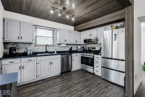 $200,000 | 8001 Valley Farms Lane, Indianapolis, IN 46214