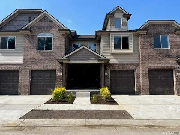 $2,650 | 4184 Secluded Pines Drive, Sterling Heights, MI 48314