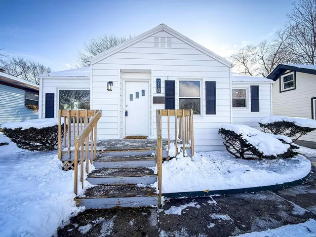 $164,900 | 218 East Woodside Street, South Bend, IN 46614