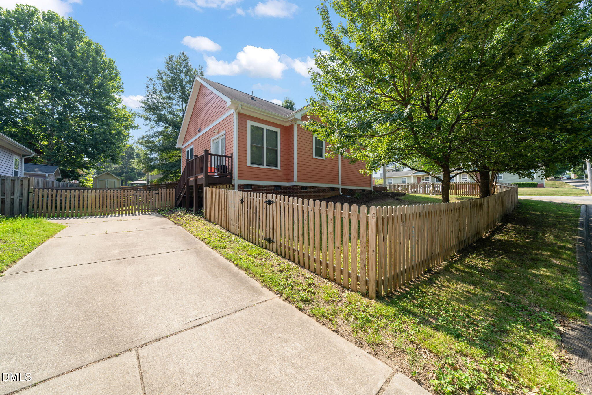 805 East Jones Street Raleigh, NC 27601 - Photo 16 of 17 39-web-or-mls-untitled-10
