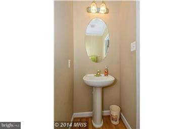 13606 Mills Farm Road Rockville, MD 20850 - Photo 9 of 18 Bath