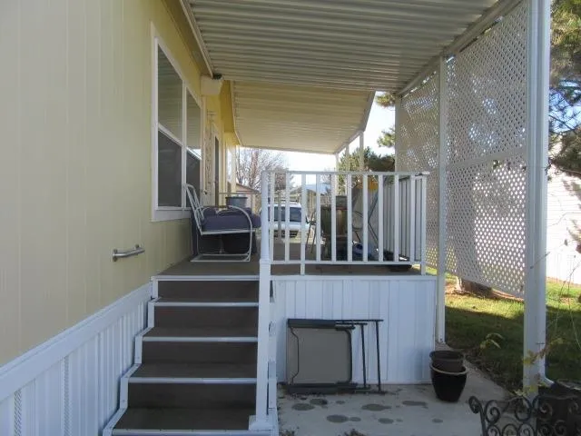 a view of entryway with a front door