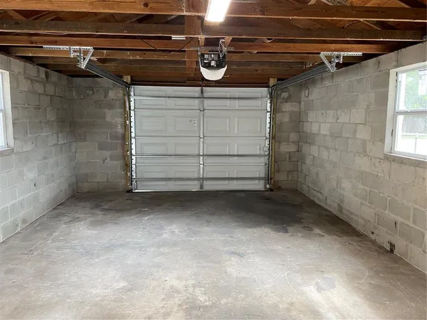 $2,000 | 38415 9th Avenue, Zephyrhills, FL 33542