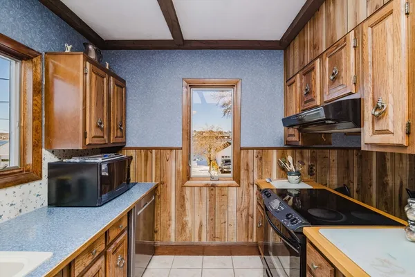 $595,000 | 8 Westhill Avenue, Somerset, MA 02726