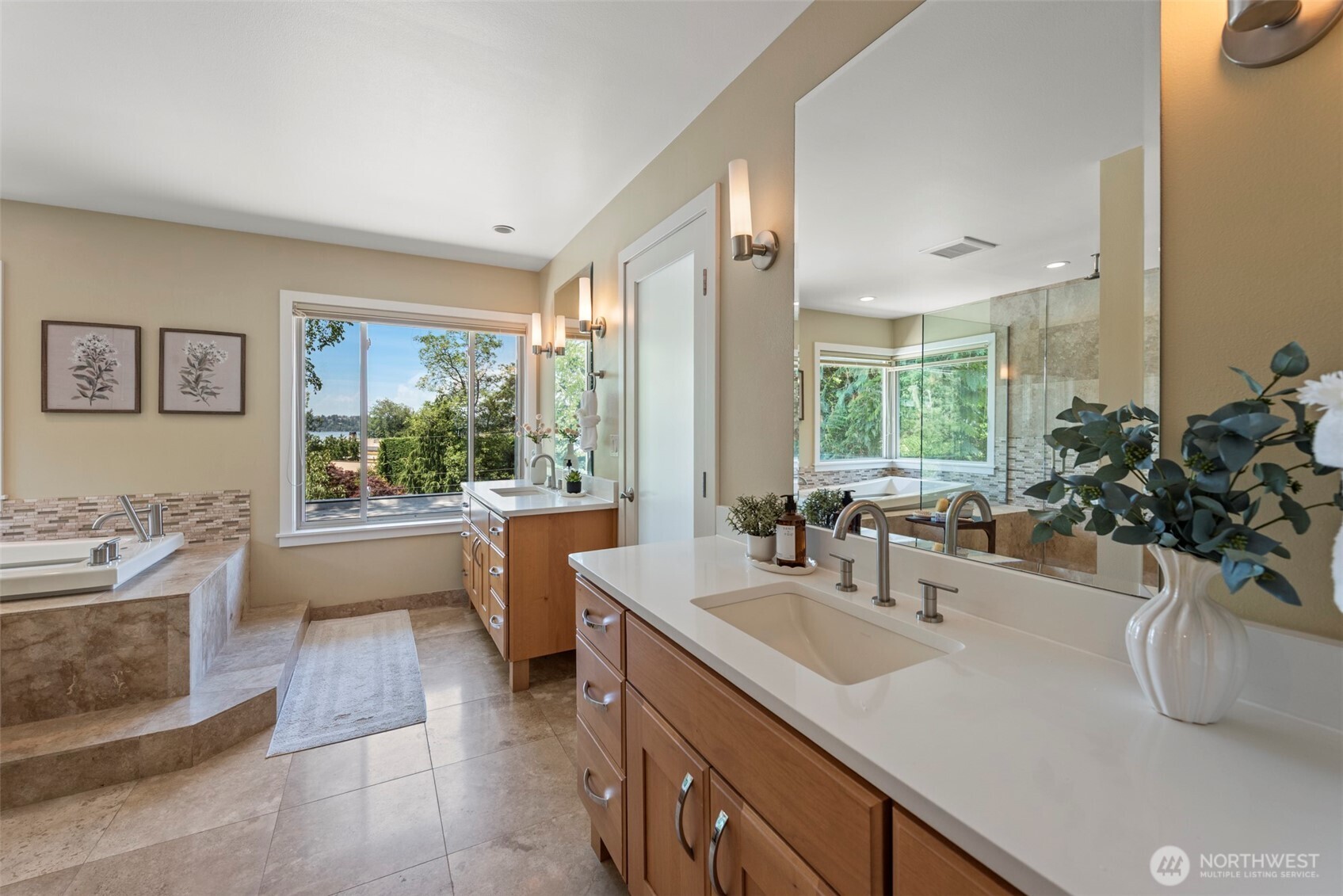 3225 West Mercer Way Mercer Island, WA 98040 - Photo 17 of 34