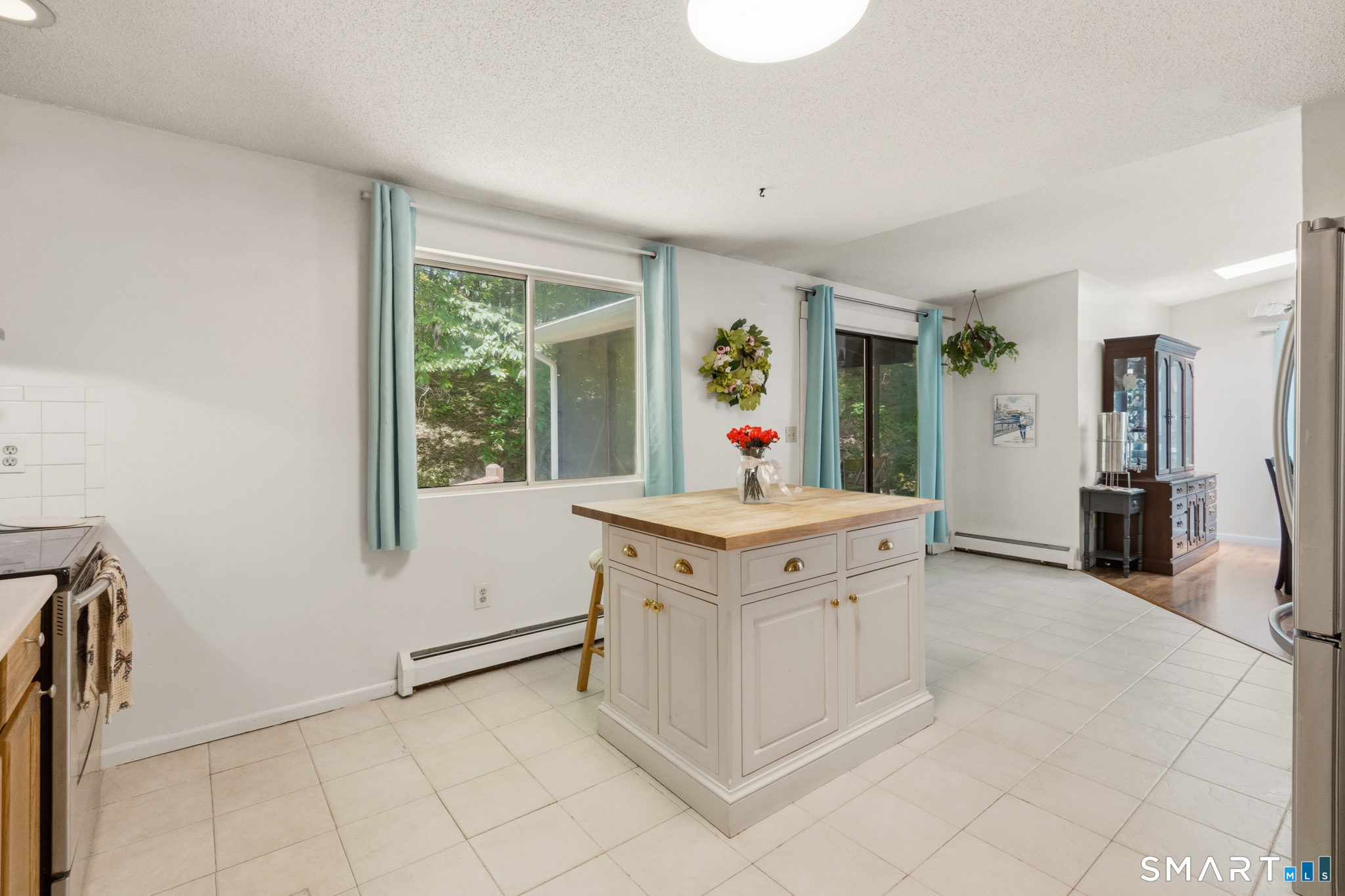 72 Old Meadow Plain Road Simsbury, CT 06089 - Photo 7 of 40