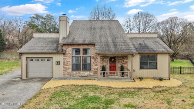 $450,000 | 7400 Foxglove Lane, Knoxville, TN 37918