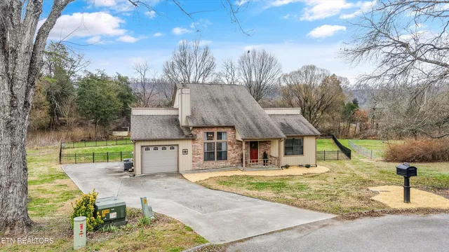 $450,000 | 7400 Foxglove Lane, Knoxville, TN 37918