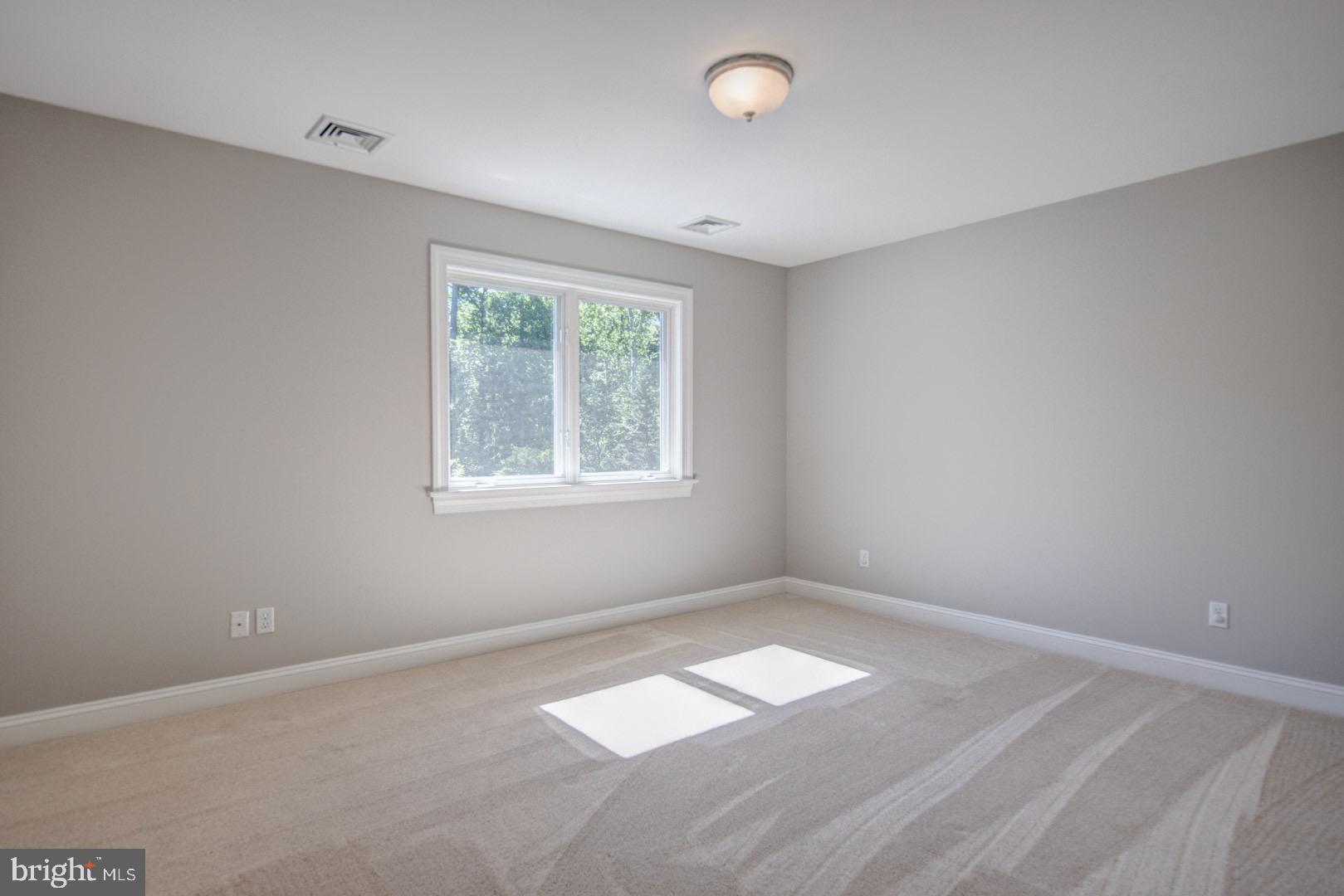 121 Brooke Farm Road Wayne, PA 19087 - Photo 31 of 46 an empty room with a window