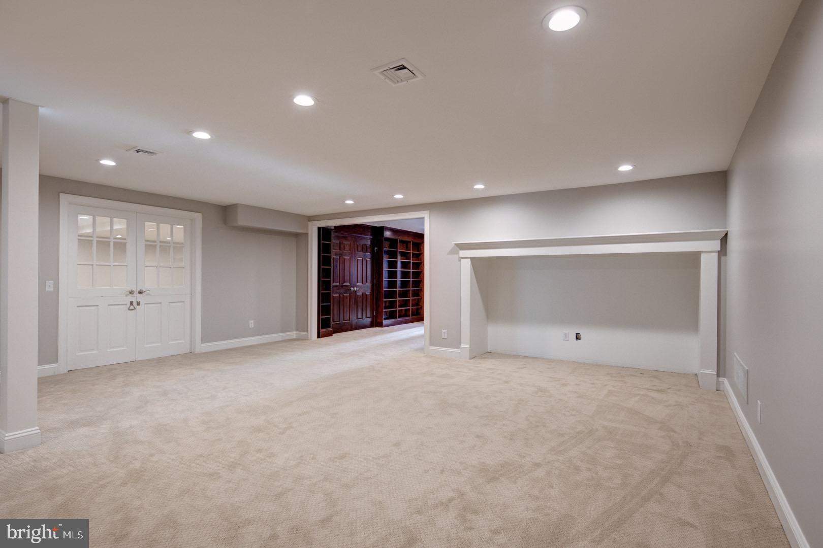 121 Brooke Farm Road Wayne, PA 19087 - Photo 40 of 46 a view of an empty room with closet and a window