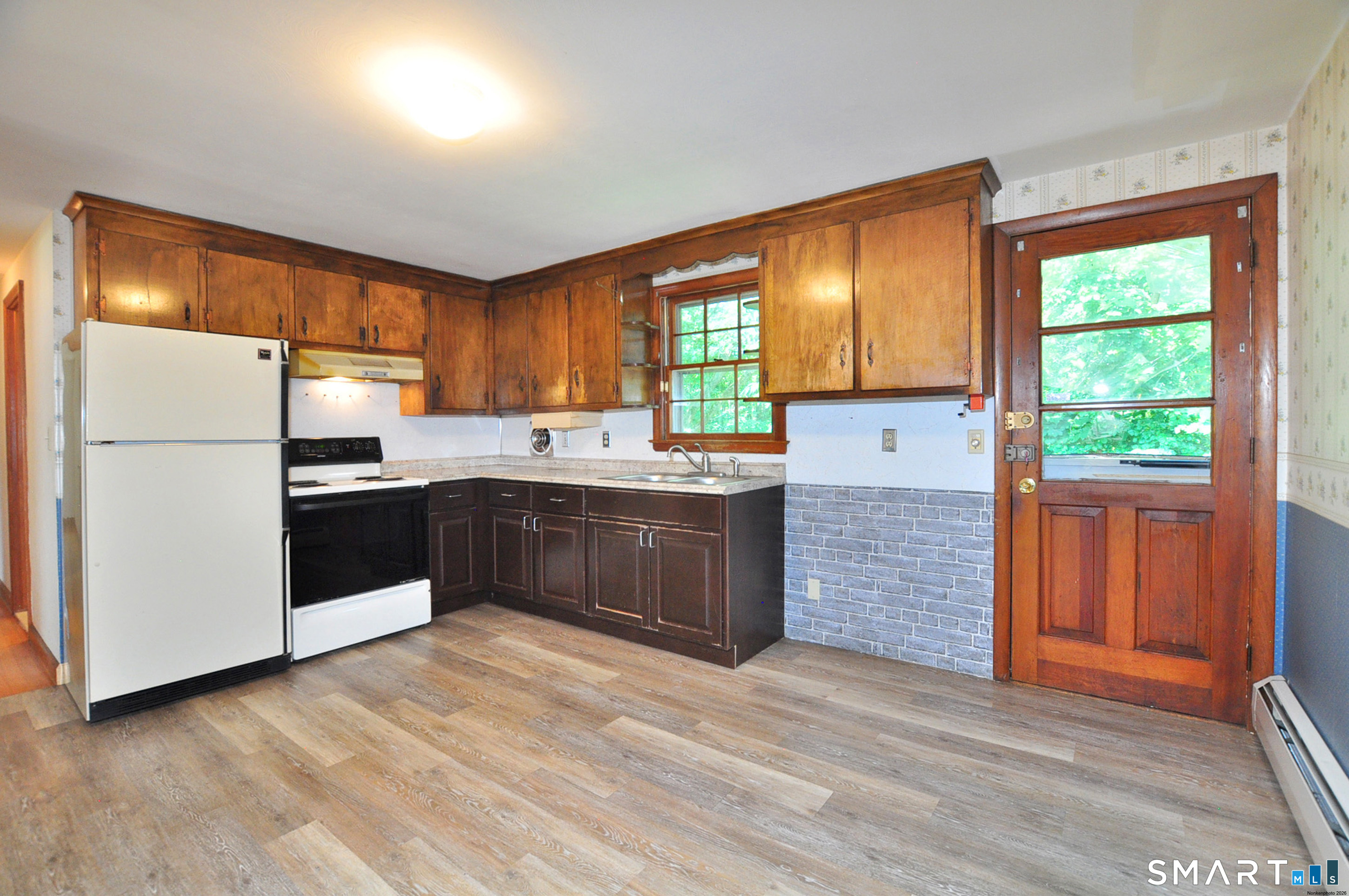 621 Kennedy Road Windsor, CT 06095 - Photo 13 of 28