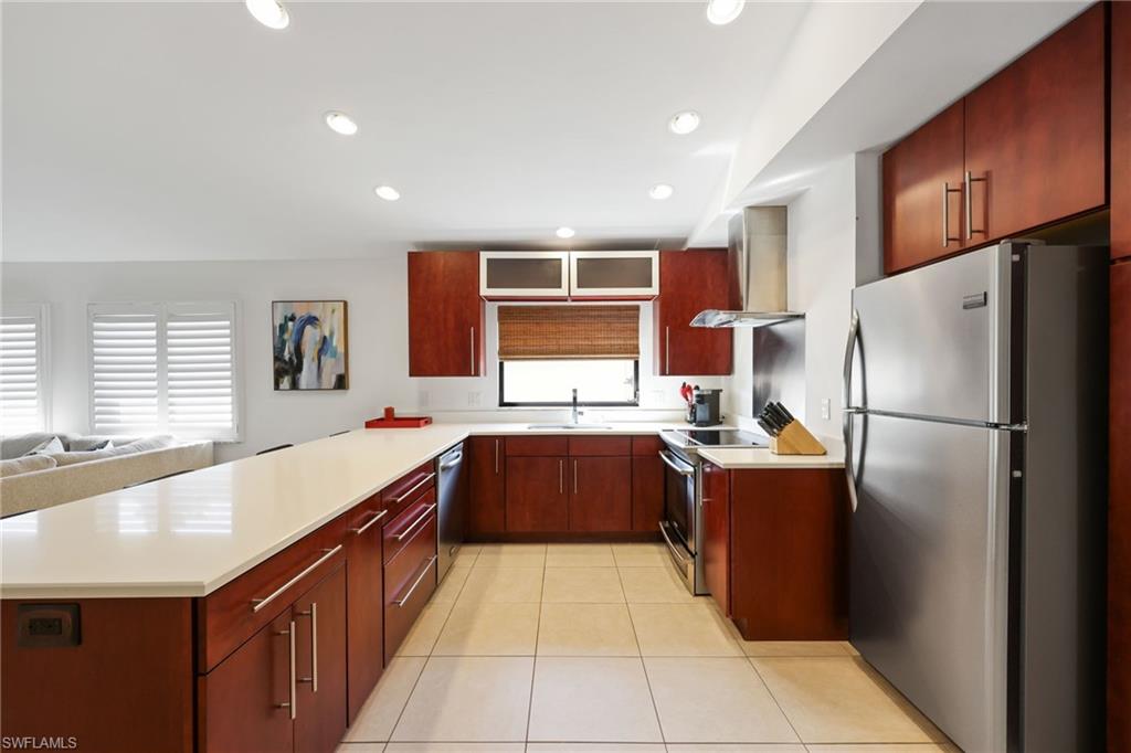 648 96th Avenue North Naples, FL 34108 - Photo 5 of 37 Custom Kitchen