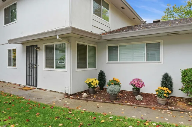 $295,000 | 243 Breuner Drive, Unit 2, Roseville, CA 95678