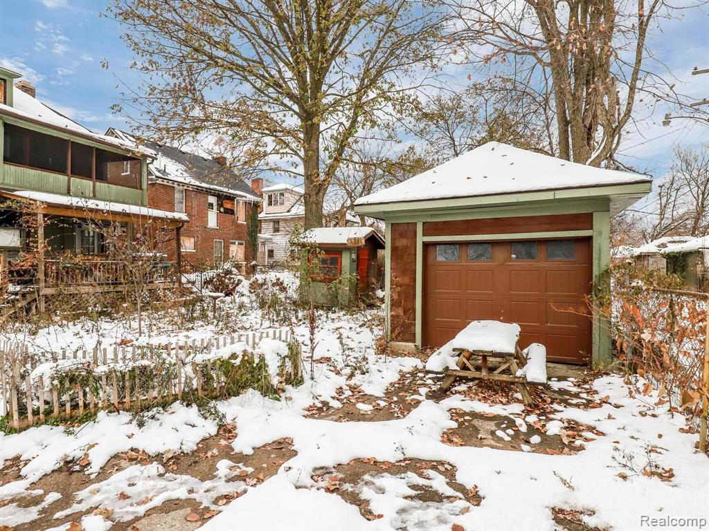 899 Webb Street Detroit, MI 48202 - Photo 9 of 40