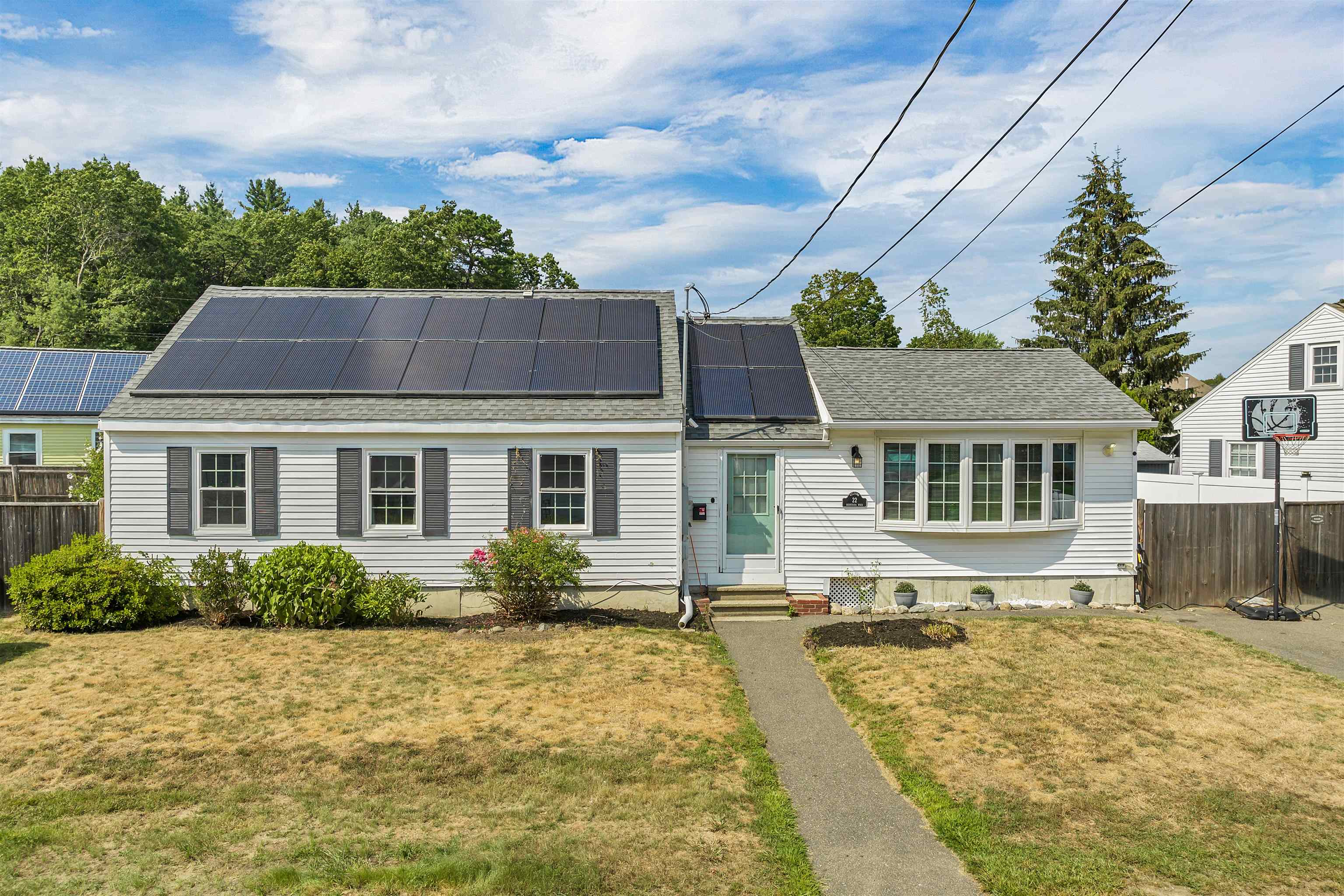 22 Berkshire Road Nashua, NH 03064 - Photo 1 of 18 Gallery Image 1