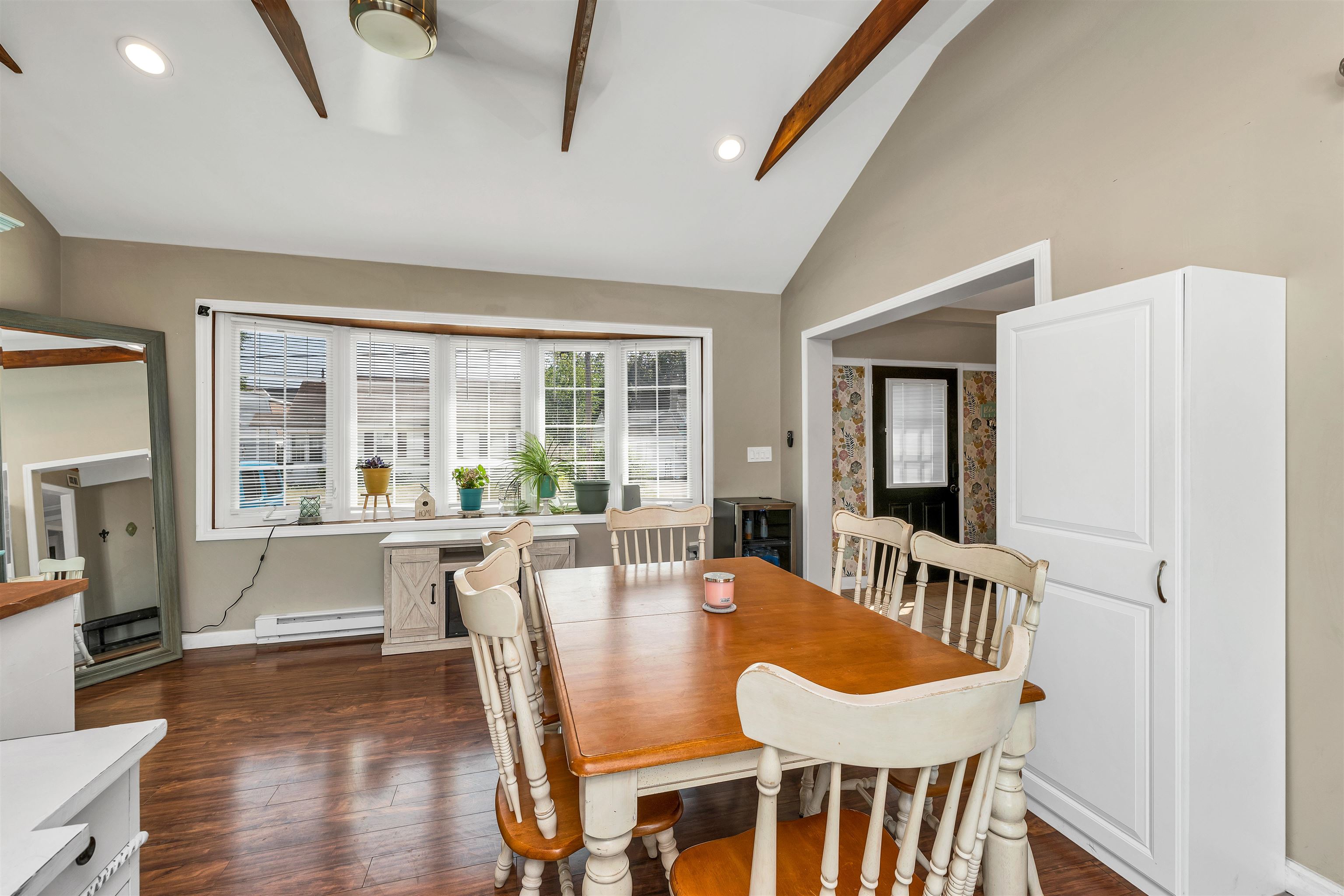 22 Berkshire Road Nashua, NH 03064 - Photo 8 of 18 Gallery Image 8