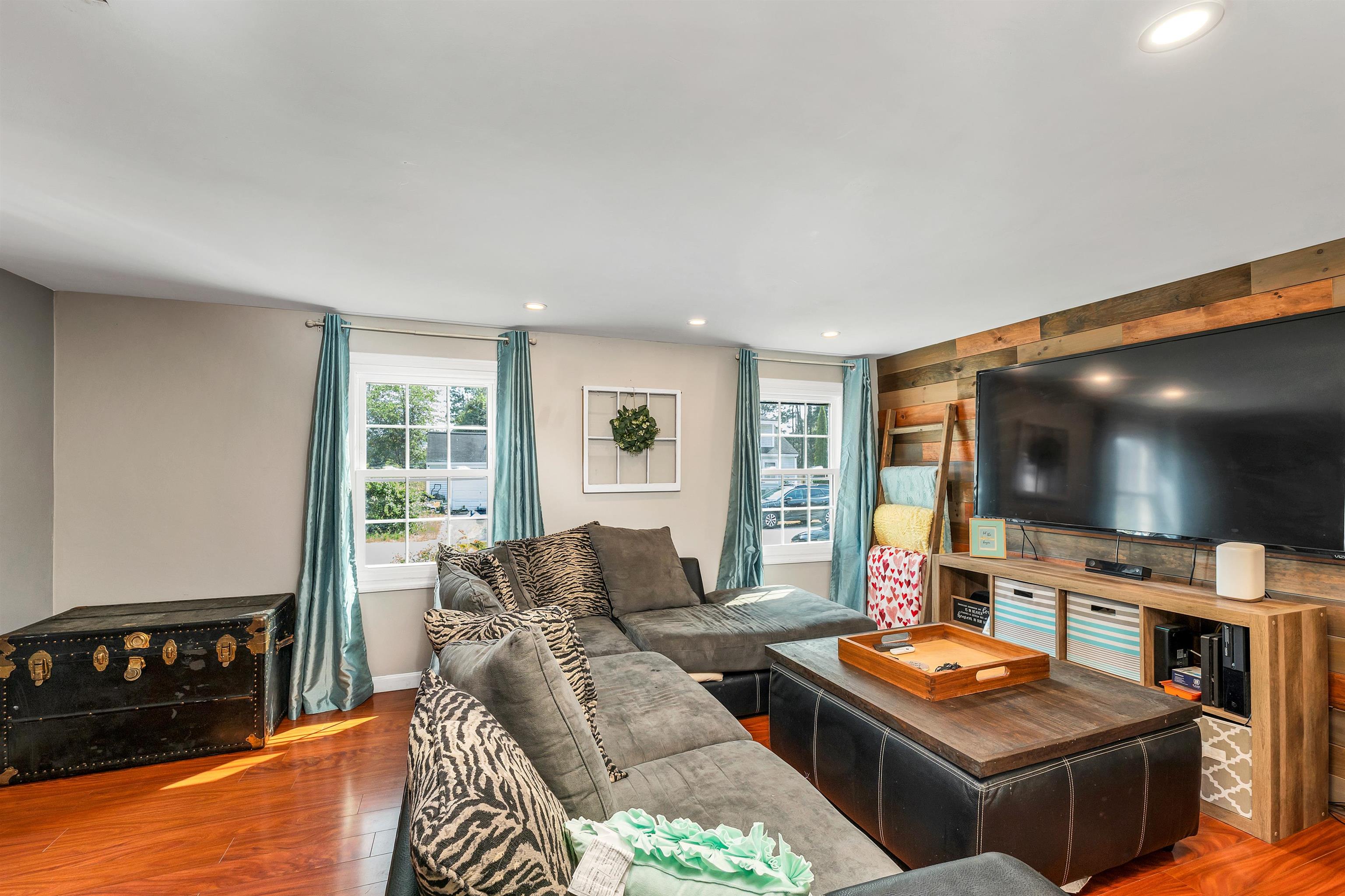 22 Berkshire Road Nashua, NH 03064 - Photo 9 of 18 Gallery Image 9