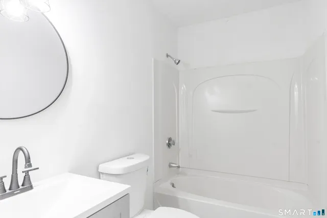 $2,000 | 270 Capen Street, Hartford, CT 06112