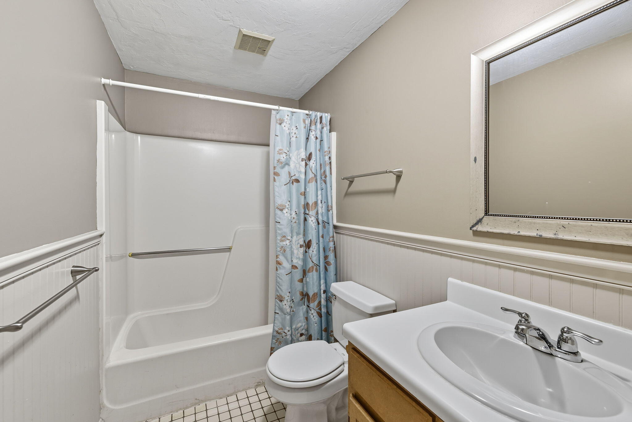 300 Falmouth Road, Unit 17B Mashpee, MA 02649 - Photo 13 of 23 IMG_0572