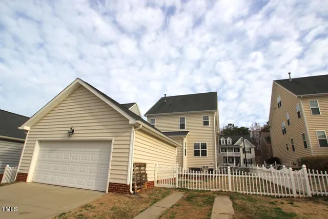 $2,200 | 221 Butterbiggins Lane, Apex, NC 27539