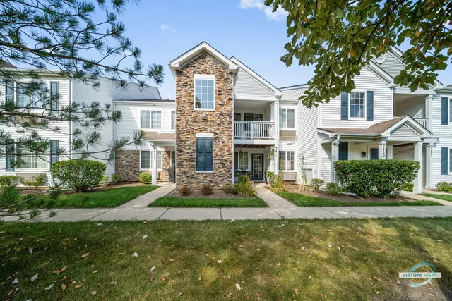 $1,825 | 2427 Silverstone Drive, Unit 2427, Carpentersville, IL 60110