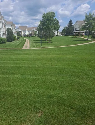 $1,825 | 2427 Silverstone Drive, Unit 2427, Carpentersville, IL 60110