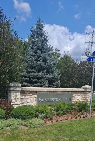 $1,825 | 2427 Silverstone Drive, Unit 2427, Carpentersville, IL 60110