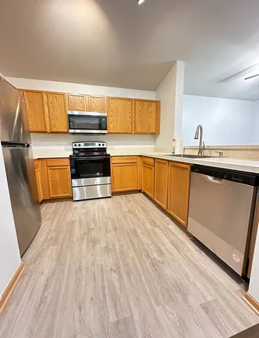 $1,825 | 2427 Silverstone Drive, Unit 2427, Carpentersville, IL 60110