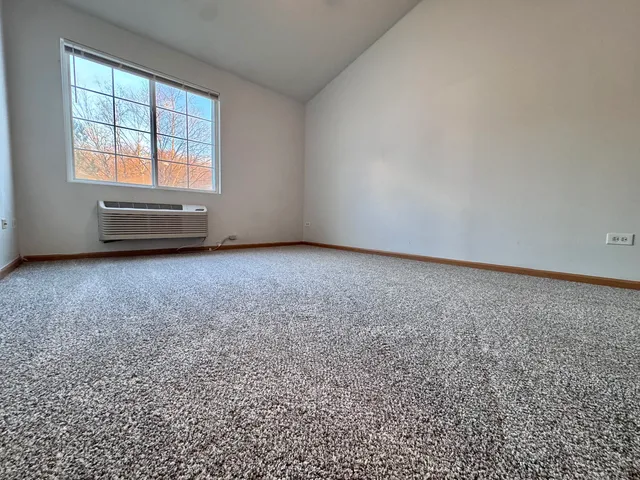 $1,825 | 2427 Silverstone Drive, Unit 2427, Carpentersville, IL 60110