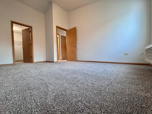 $1,825 | 2427 Silverstone Drive, Unit 2427, Carpentersville, IL 60110