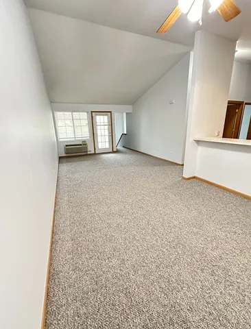 $1,825 | 2427 Silverstone Drive, Unit 2427, Carpentersville, IL 60110