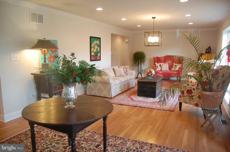 12220 Dover Road Owings Mills, MD 21117 - Photo 17 of 29 Living Room