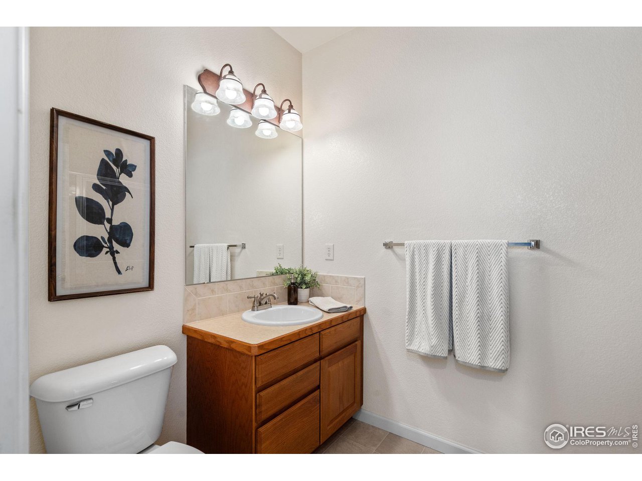 2102 Meander Road Windsor, CO 80550 - Photo 15 of 35 Main Floor Half-Bath