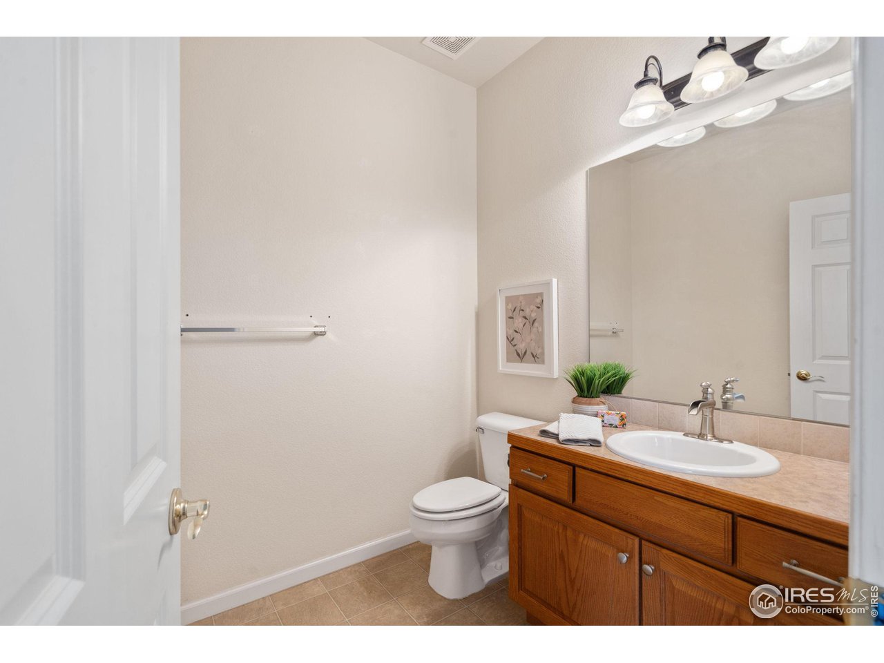2102 Meander Road Windsor, CO 80550 - Photo 17 of 35 Main Floor Bathroom