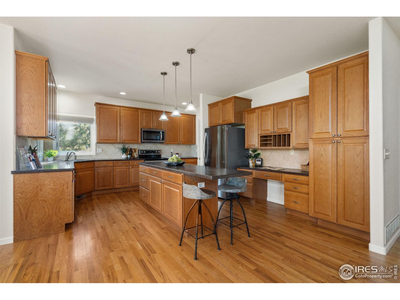 2102 Meander Road Windsor, CO 80550 - Photo 7 of 35 Kitchen with Modern Appliances
