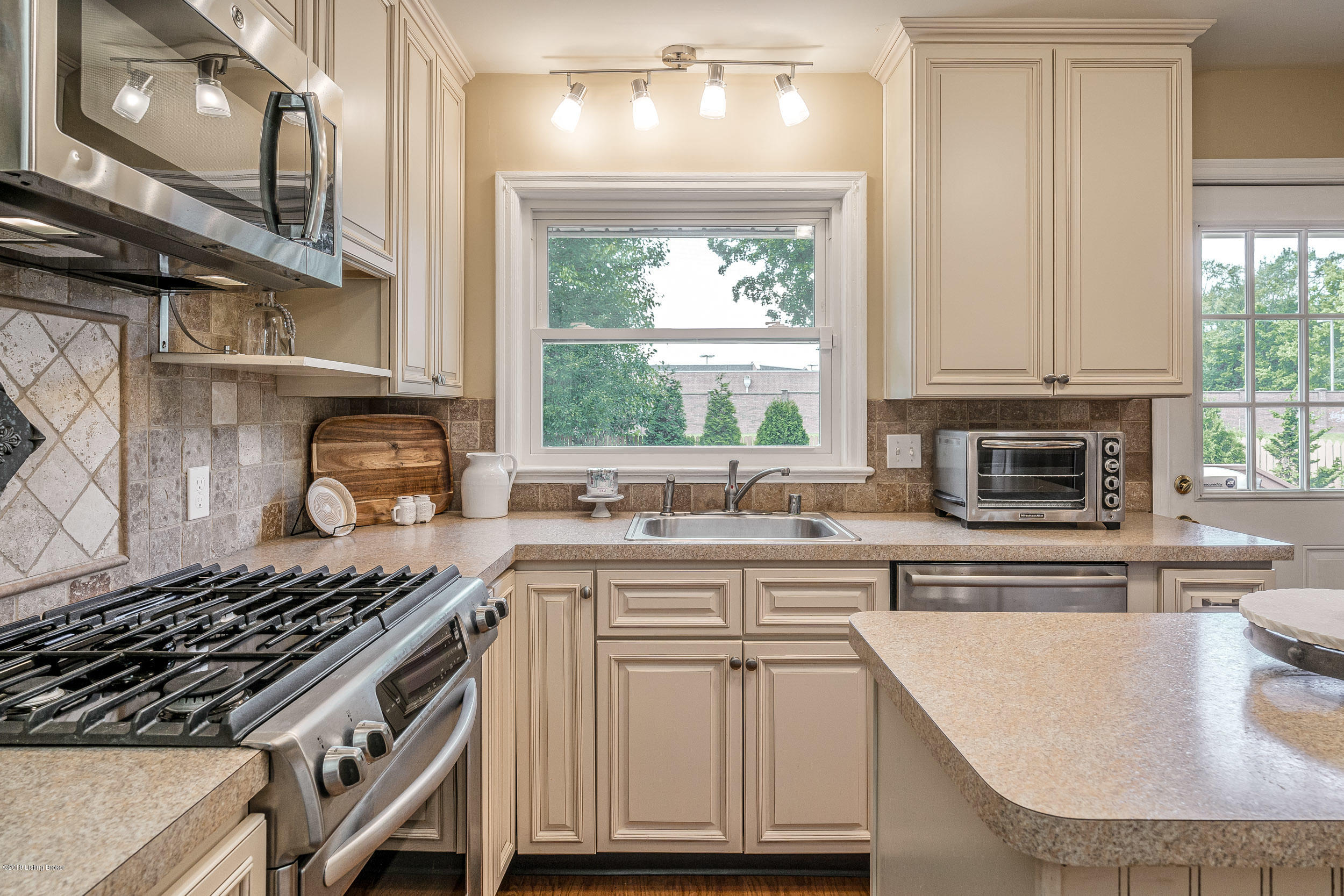 814 Stivers Road Louisville, KY 40207 - Photo 19 of 44 814 Stivers Rd-23