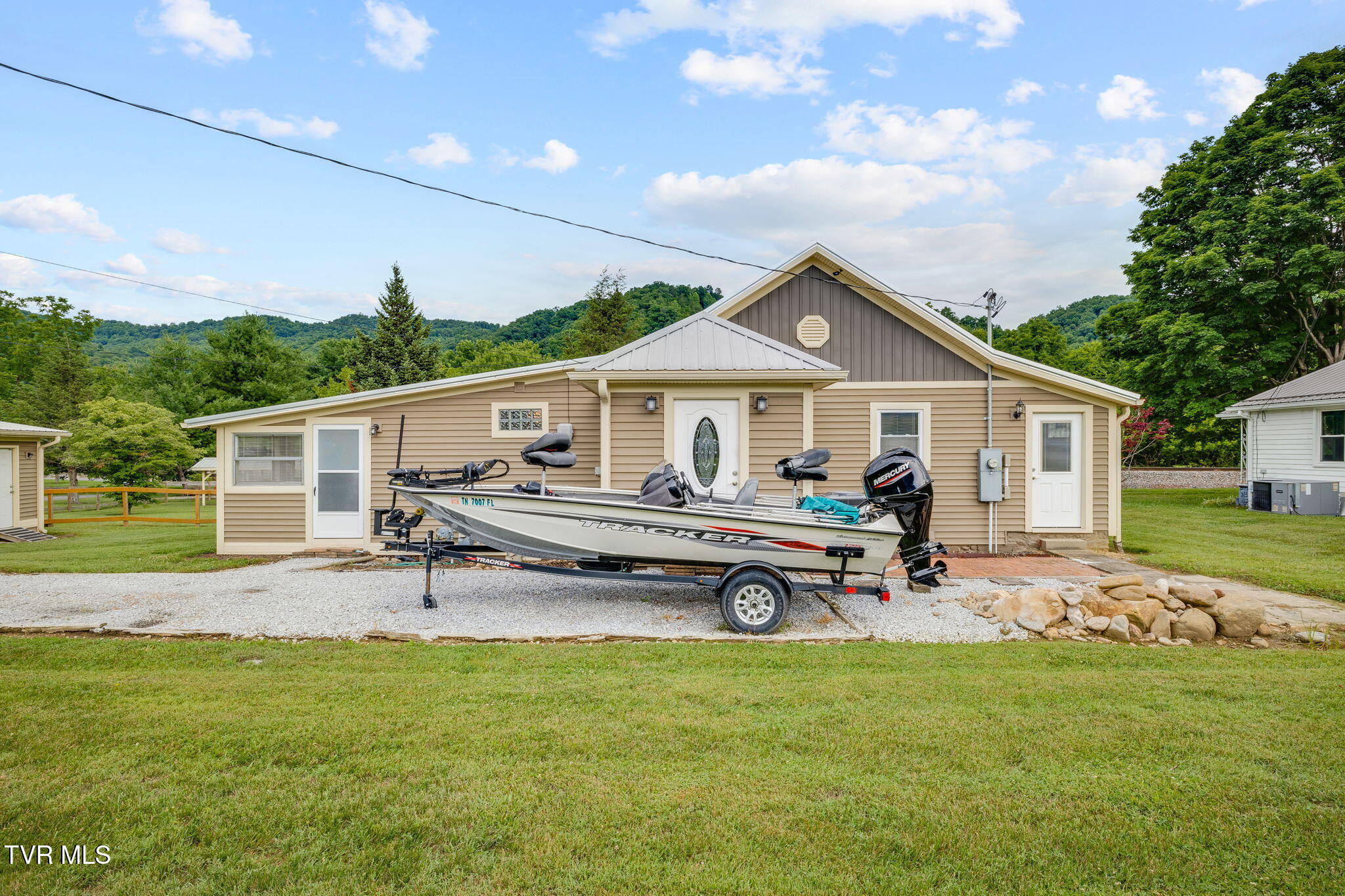 117 Sam Rogers Road Erwin, TN 37650 - Photo 2 of 31 023