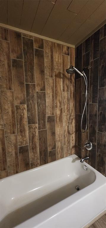 2016 Gavin Road Tool, TX 75143 - Photo 18 of 26 Bathtub with a chrome shower fixture, a handheld showerhead, and tile