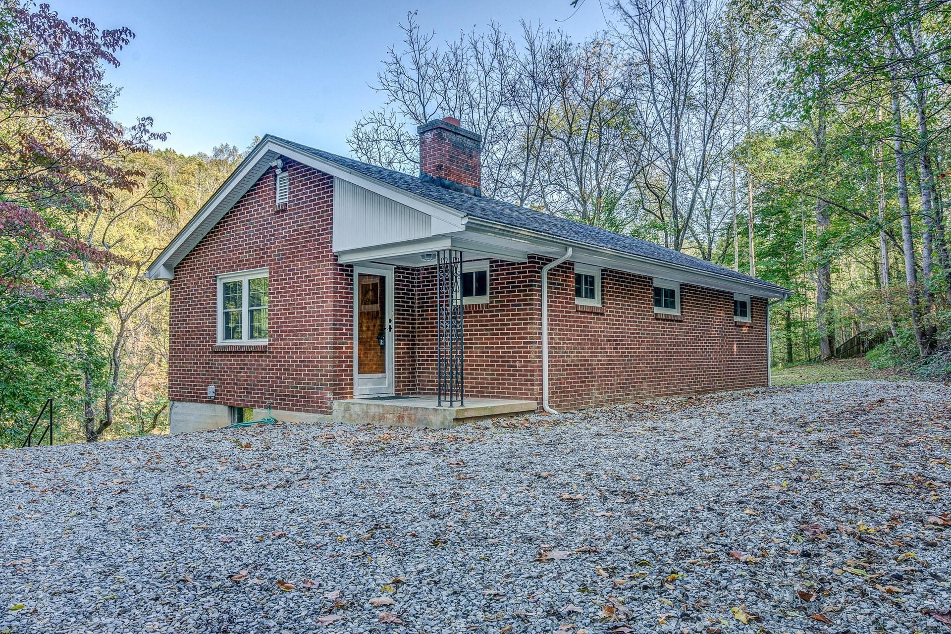 4557 Brookridge Road Roanoke, VA 24014 - Photo 3 of 40 003-330451-4557 Brookridge Road 003_8322