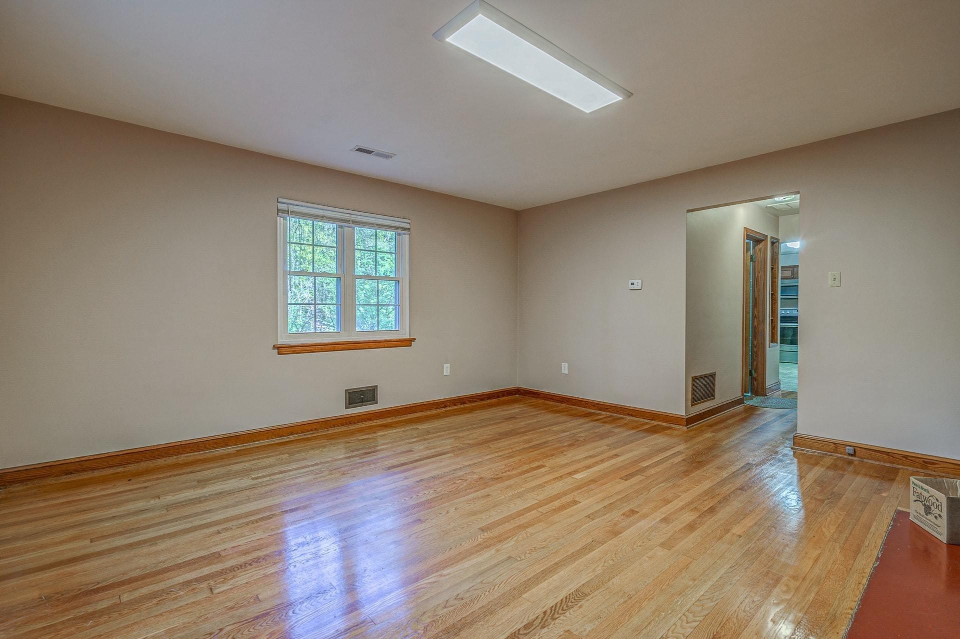 4557 Brookridge Road Roanoke, VA 24014 - Photo 5 of 40 005-330451-4557 Brookridge Road 005_8322