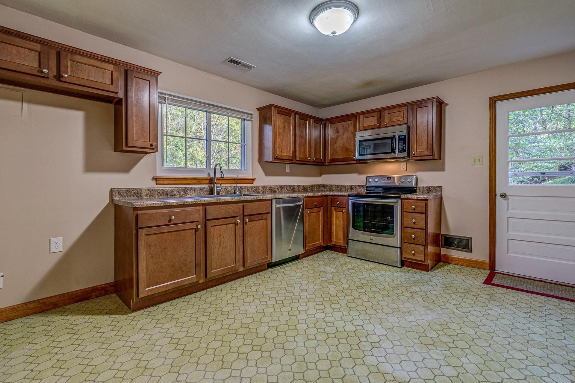 4557 Brookridge Road Roanoke, VA 24014 - Photo 8 of 40 009-330451-4557 Brookridge Road 008_8322