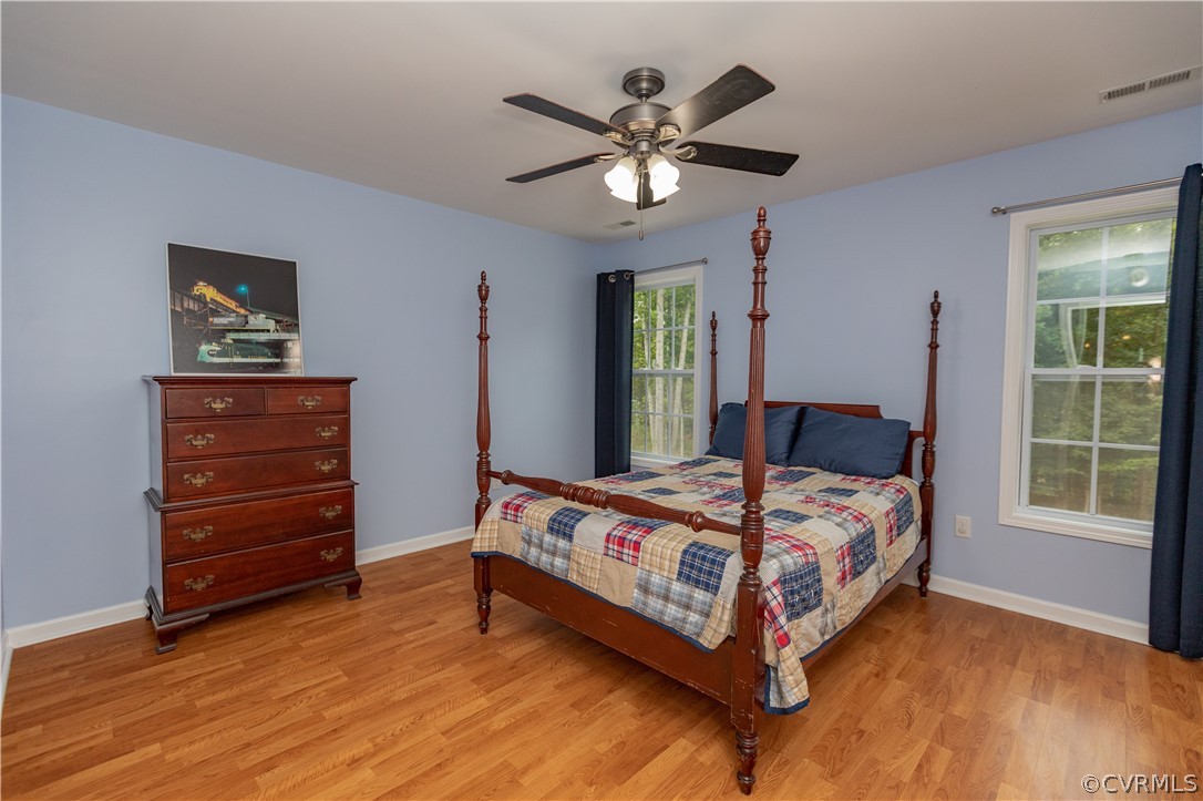 1394 Falls Road Victoria, VA 23974 - Photo 20 of 45 a bedroom with a bed and a dresser