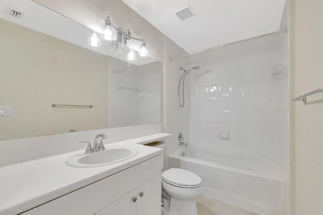 $242,900 | 616 Clearwater Park Road, Unit 907, West Palm Beach, FL 33401