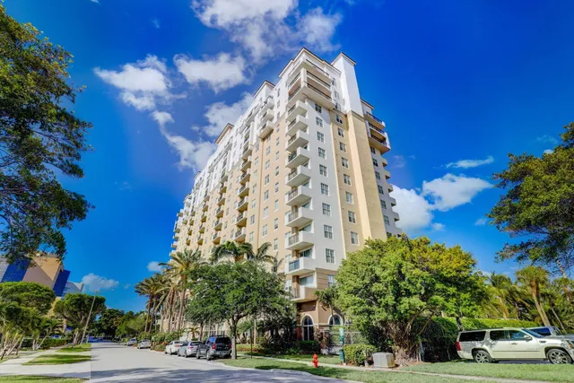 $242,900 | 616 Clearwater Park Road, Unit 907, West Palm Beach, FL 33401