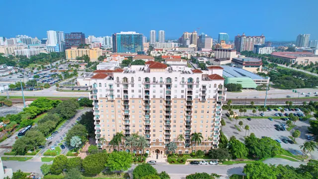 $242,900 | 616 Clearwater Park Road, Unit 907, West Palm Beach, FL 33401
