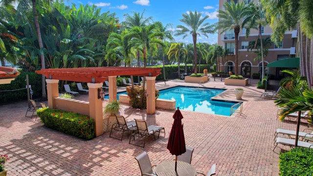 $242,900 | 616 Clearwater Park Road, Unit 907, West Palm Beach, FL 33401
