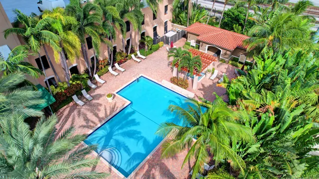 $242,900 | 616 Clearwater Park Road, Unit 907, West Palm Beach, FL 33401